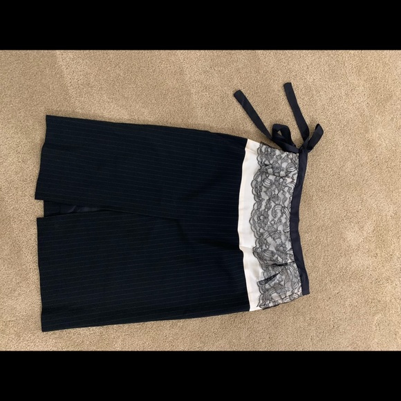 Beautiful lace and pinstriped straight skirt - Picture 2 of 4